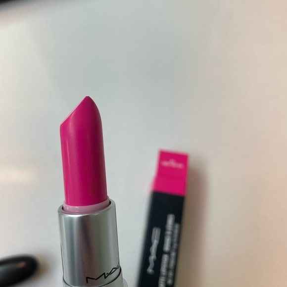 New MAC Matte Lipstick, 601 Candy Yum-Yum - Picture 5 of 5